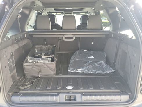 New 2025 Land Rover Discovery S AWD/4WD image 11