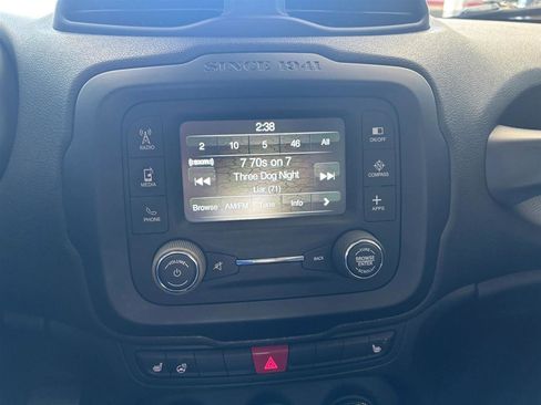 Used 2017 Jeep Renegade Latitude w/ Safety & Security Group (ALP) AWD/4WD image 16