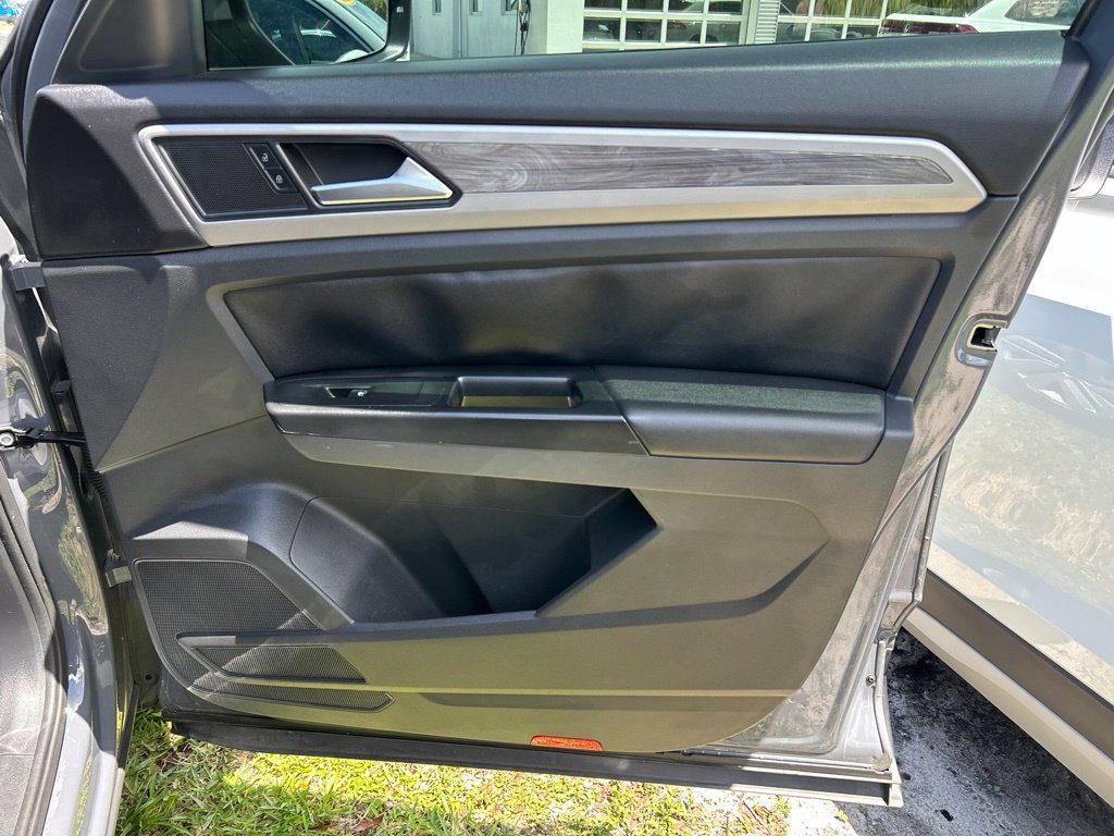 Used 2020 Volkswagen Atlas Cross Sport SE w/ Panoramic Sunroof Package FWD image 43