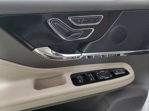 Certified 2024 Lincoln Corsair AWD image 19