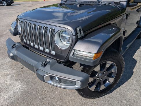 Used 2018 Jeep Wrangler Unlimited Sahara AWD/4WD image 13