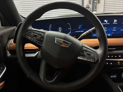 Used 2024 Cadillac XT4 Premium Luxury w/ Active Safety Package FWD image 14