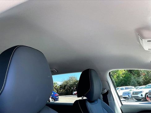 Certified 2025 Volkswagen Tiguan SE image 22