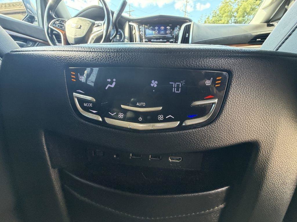 Used 2017 Cadillac Escalade Luxury AWD/4WD image 21