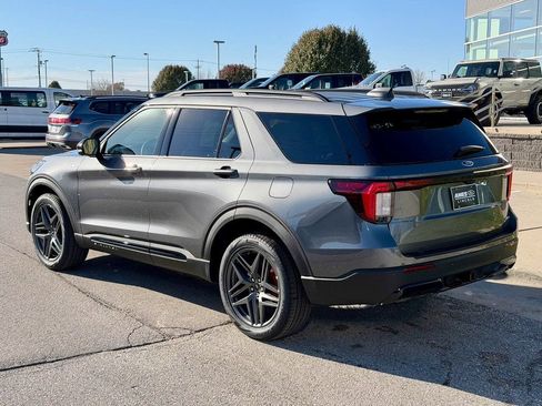 New 2026 Ford Explorer ST-Line w/ ST-Line Street Pack AWD/4WD image 3
