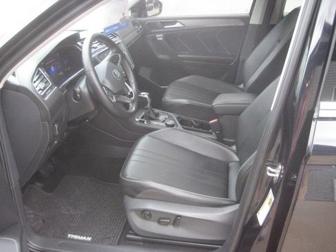 Used 2023 Volkswagen Tiguan SE w/ Panoramic Sunroof Package AWD/4WD image 14