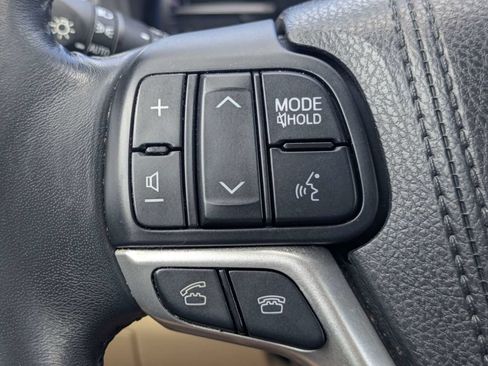 Used 2016 Toyota Highlander XLE FWD image 27