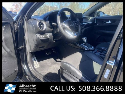 Used 2023 Kia Forte GT-Line w/ GT-Line Premium Package FWD image 9