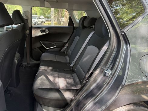Used 2025 Kia Soul LX w/ LX Technology Package FWD image 36