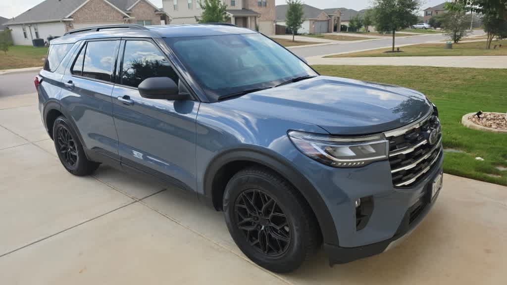Used 2025 Ford Explorer Active w/ Active Comfort Package RWD image 2