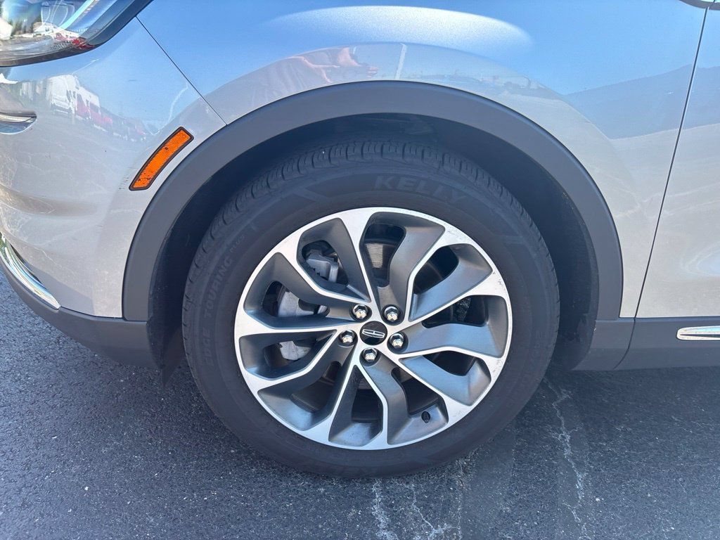 Used 2023 Lincoln Nautilus Reserve AWD/4WD image 9