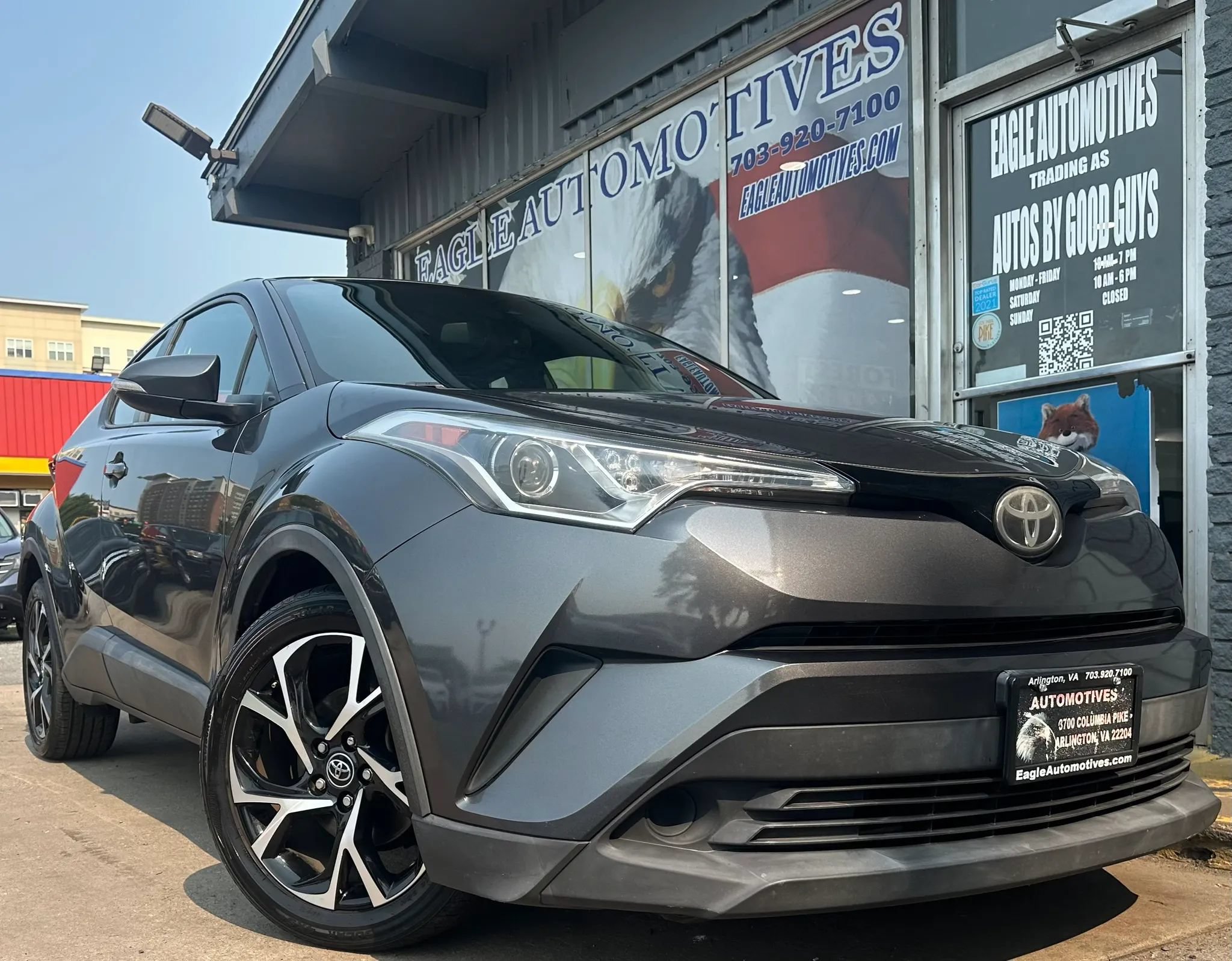 Used 2018 Toyota C-HR XLE FWD image 1