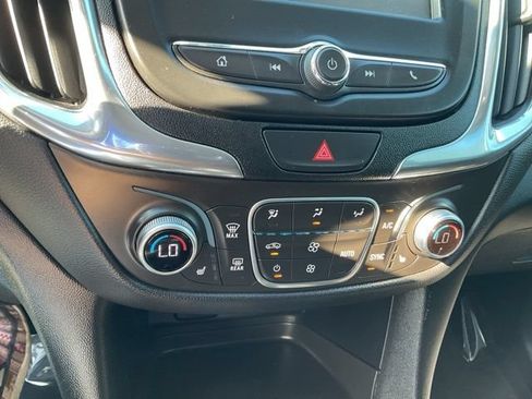 Used 2018 Chevrolet Equinox LT FWD image 19