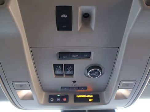 Used 2020 Cadillac Escalade Luxury image 14