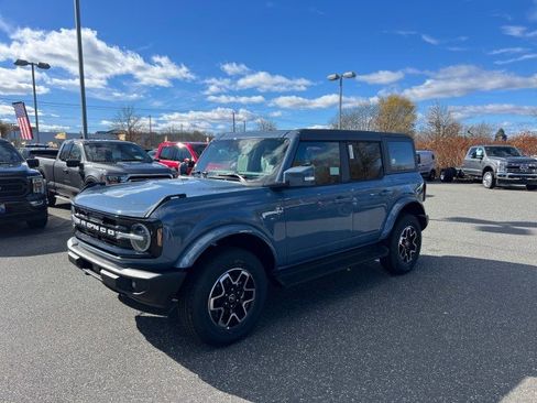 New 2025 Ford Bronco Outer Banks image 3