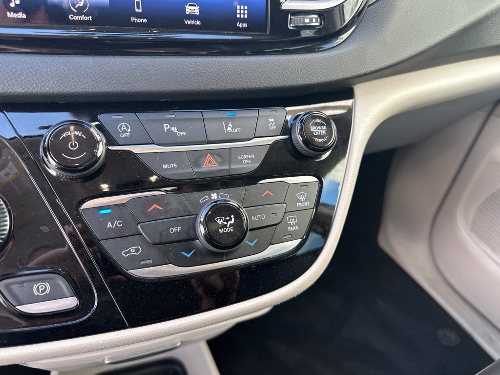 Used 2023 Chrysler Pacifica Touring-L FWD image 17