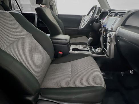 Used 2024 Toyota 4Runner SR5 AWD/4WD image 31
