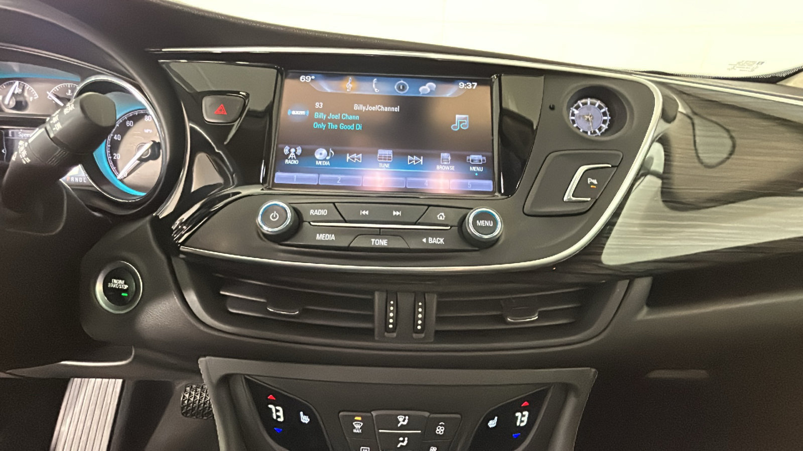 Used 2017 Buick Envision Essence AWD/4WD image 27