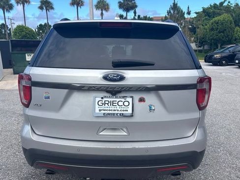 Used 2017 Ford Explorer XLT w/ Equipment Group 202A FWD image 3