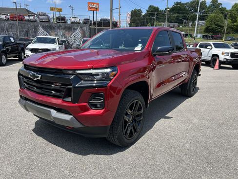 Used 2025 Chevrolet Colorado Z71 w/ Technology Package AWD/4WD image 7