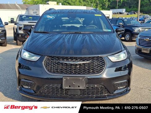 Used 2026 Chrysler Pacifica Limited w/ S Appearance Package FWD image 3