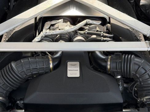 Used 2020 Aston Martin V8 Vantage Coupe image 21