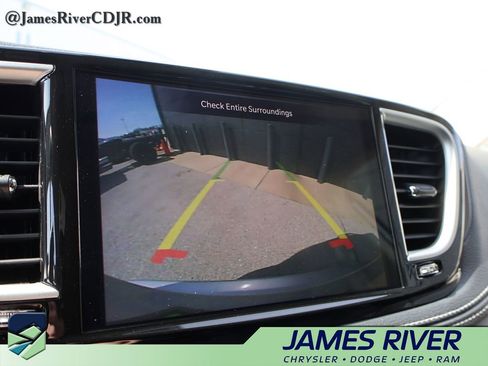 Used 2023 Chrysler Pacifica Touring-L image 33