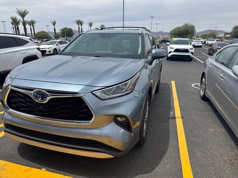 Used 2020 Toyota Highlander Platinum FWD image 7