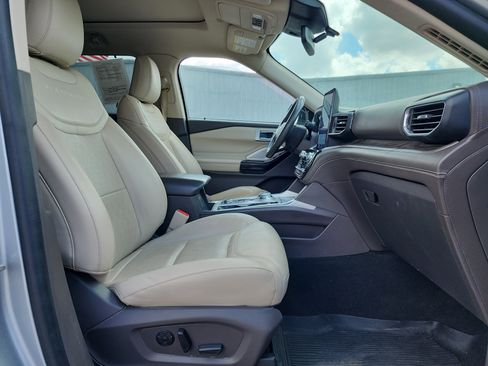 Used 2022 Ford Explorer Platinum w/ Equipment Group 601A image 17