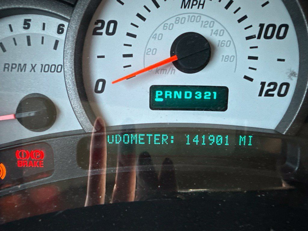 Used 2004 HUMMER H2 w/ Preferred Equipment Group AWD/4WD image 6