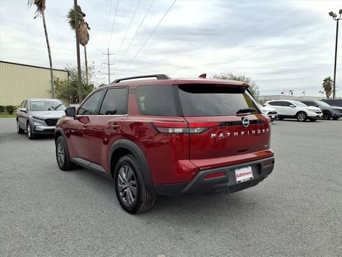 Used 2024 Nissan Pathfinder SV image 6