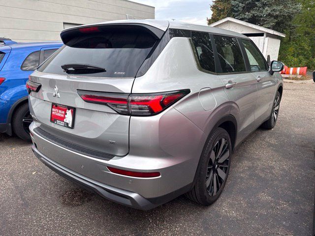 Used 2026 Mitsubishi Outlander SE AWD/4WD image 2