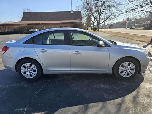Used 2013 Chevrolet Cruze LS image 5