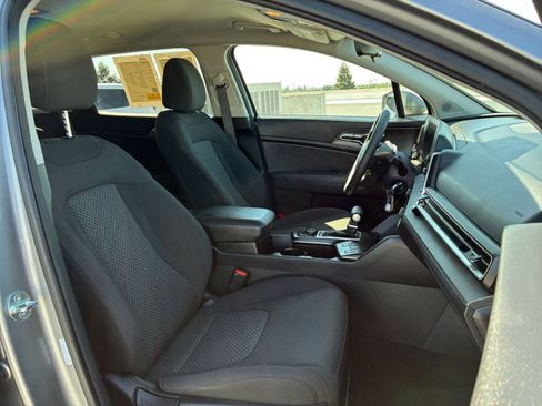 Used 2025 Kia Sportage LX FWD image 35