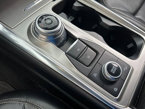 Certified 2020 Ford Explorer XLT w/ Equipment Group 202A image 21