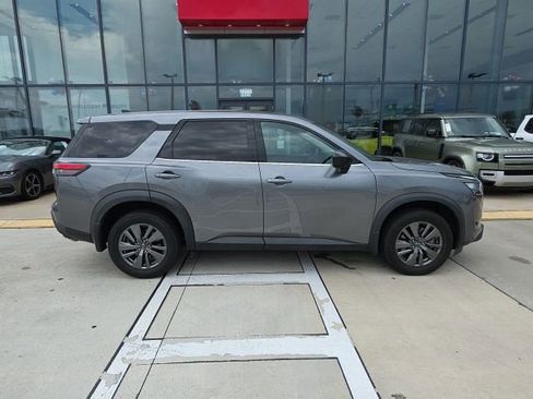 Used 2023 Nissan Pathfinder S FWD image 3