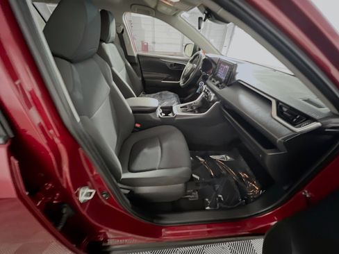 Used 2020 Toyota RAV4 LE FWD image 31