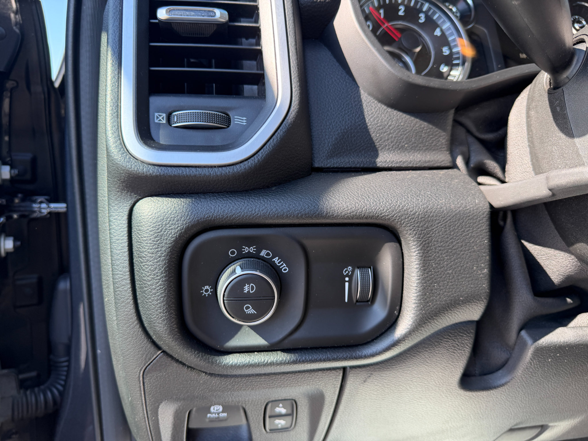 Used 2020 RAM 1500 Big Horn AWD/4WD image 29