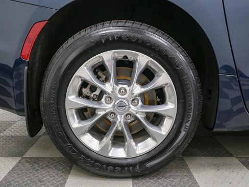 Used 2022 Chrysler Pacifica Touring-L image 19