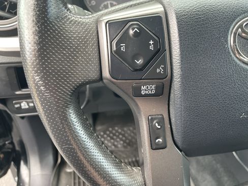 Used 2016 Toyota Tacoma TRD Off-Road AWD/4WD image 32