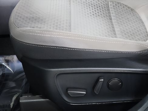 Used 2021 Ford Escape SE w/ Convenience Package FWD image 21