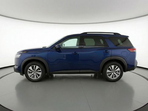 Used 2025 Nissan Pathfinder SV image 5