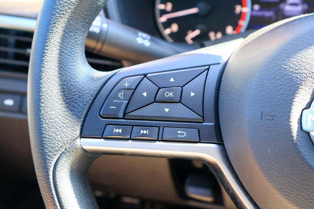 Used 2023 Nissan Altima 2.5 SV FWD image 12