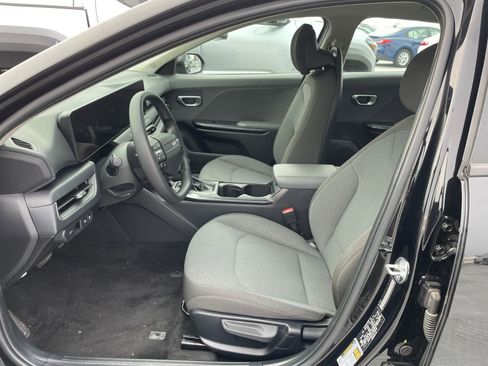 Used 2025 Kia K4 LXS image 25