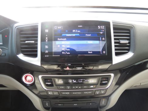 Used 2016 Honda Pilot Touring image 23