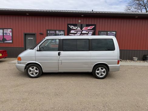 Used 2003 Volkswagen Eurovan MV FWD image 3
