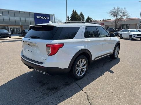 Used 2020 Ford Explorer XLT w/ Equipment Group 202A image 4