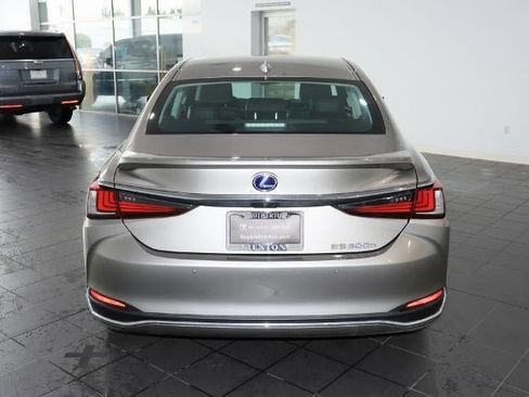 Used 2021 Lexus ES 300h w/ Luxury Package image 4