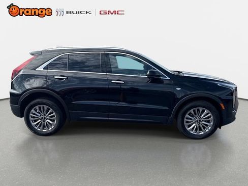 Used 2025 Cadillac XT4 Premium Luxury FWD image 2
