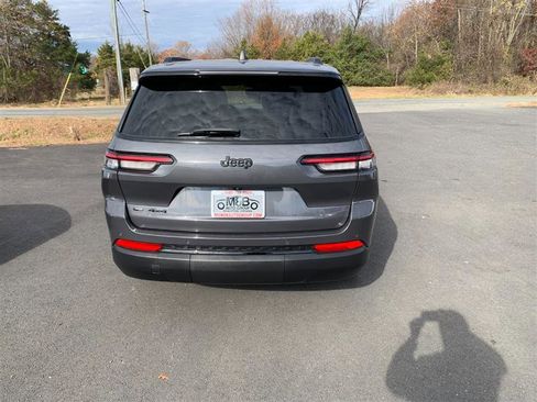 Used 2023 Jeep Grand Cherokee L Laredo image 5